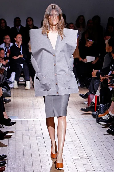 Look 17
